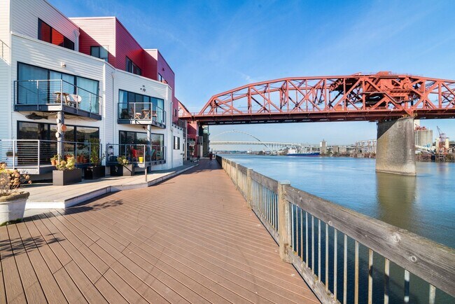 Building Photo - McCormick Pier - 1 bed/1 bath w/new paint/balcony/parking/pool/hot tub/bbq pit