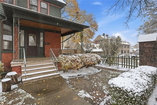 Building Photo - 98 Barrington St