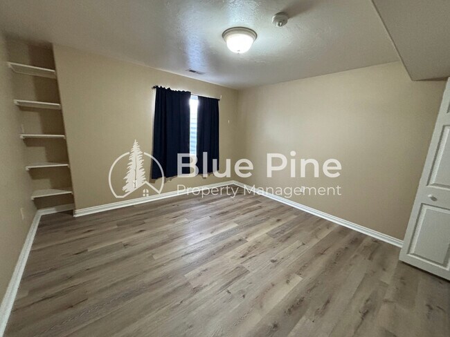 Building Photo - 3736 Ellendale Cir