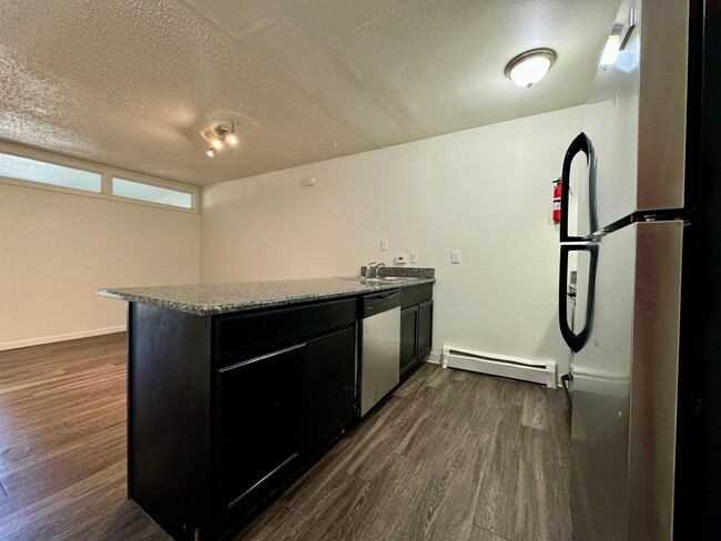 Building Photo - UNIT IS AVAILABLE NOW LEASE THROUGH JULY 2...