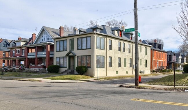 Building Photo - 1427 1/2 Bryden Road Unit