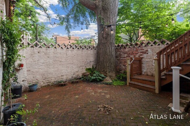 Building Photo - Professionally Managed & Recently Renovate...