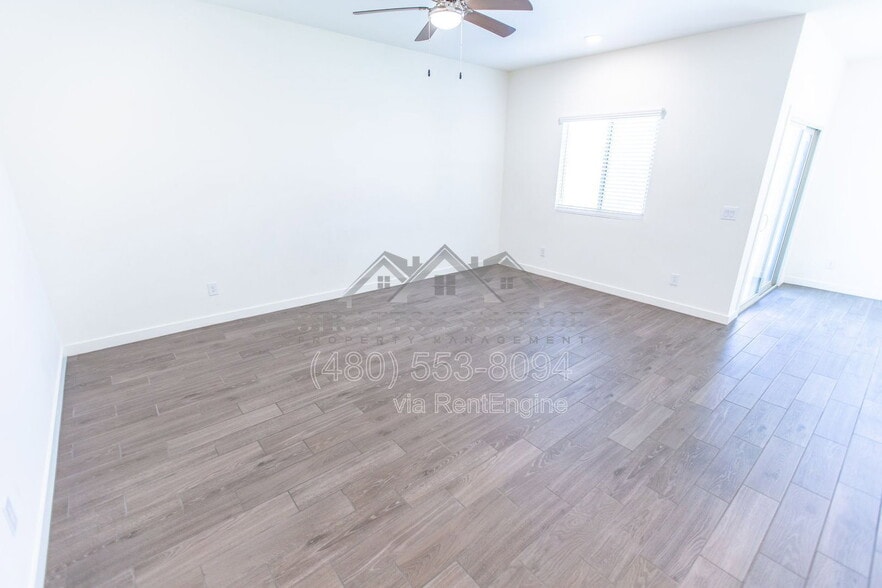 Building Photo - 2547 N Kenna Pl
