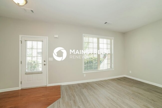 Building Photo - 4 Bedroom Pet-Friendly Home in Union City, GA with Main Street Renewal