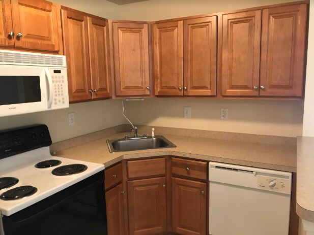 Building Photo - 465 Kings Rd