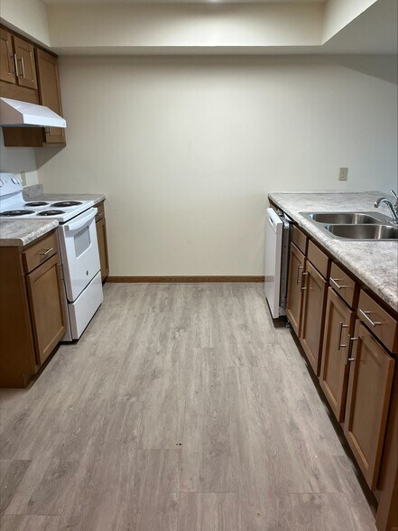 Building Photo - 350 Elk Village Dr