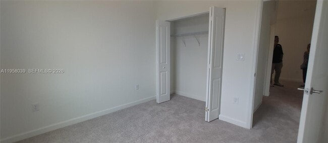 Building Photo - 689 SE 13th St Cir