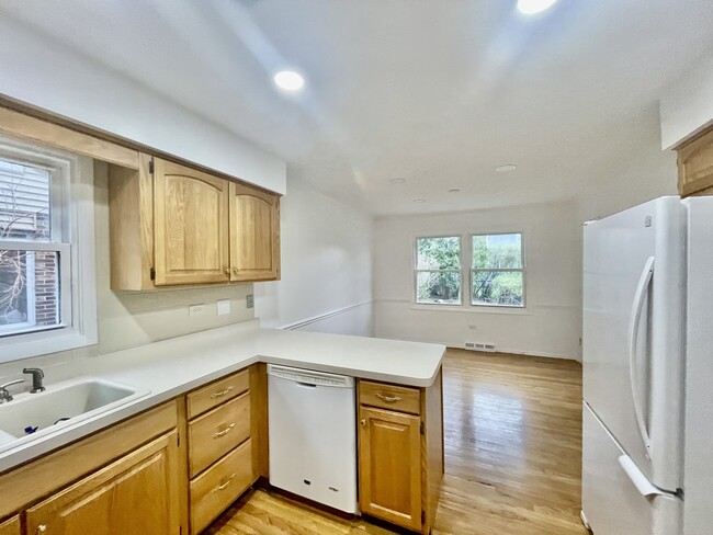 Building Photo - 1005 Cardinal Ln