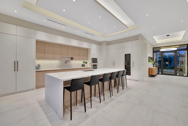 Building Photo - 2757 NE 34th St