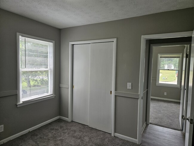 Building Photo - 640 Aubrey Dr