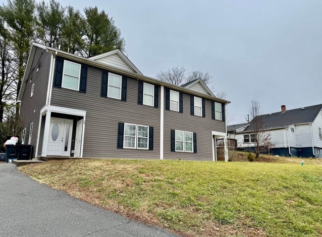 Building Photo - 85 Forest Ave