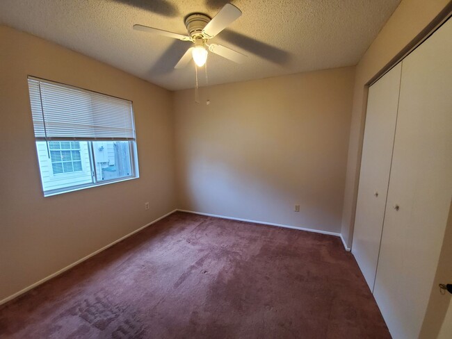 Building Photo - 129 Edgewater Cir