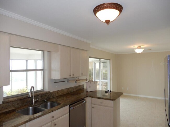 Building Photo - 337 1st St W