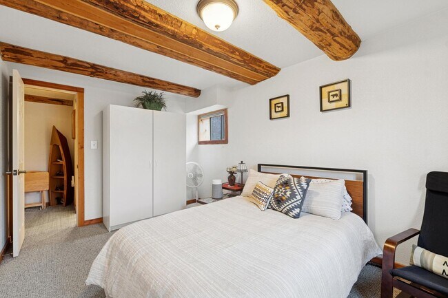 Building Photo - 4 bedroom  Whitefish River Cabin