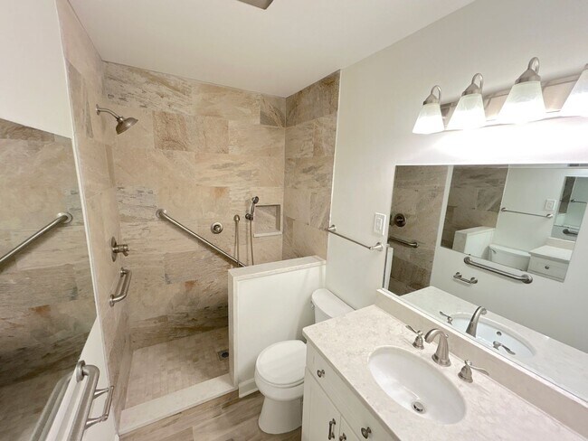 Building Photo - 1885 Dessa Dr