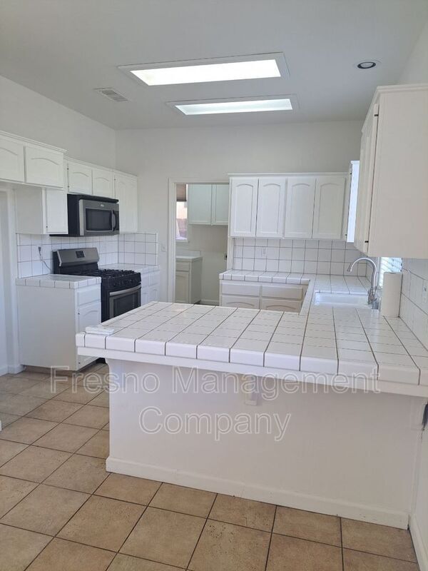 Building Photo - 7530 N Trellis Cir