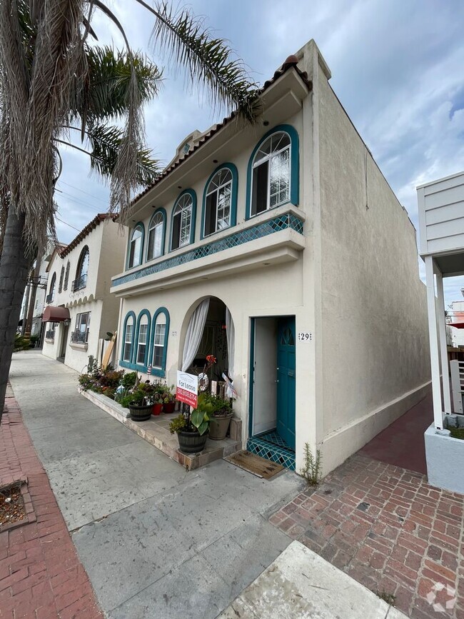 Building Photo - Live at the Beach in 1924 Charm!