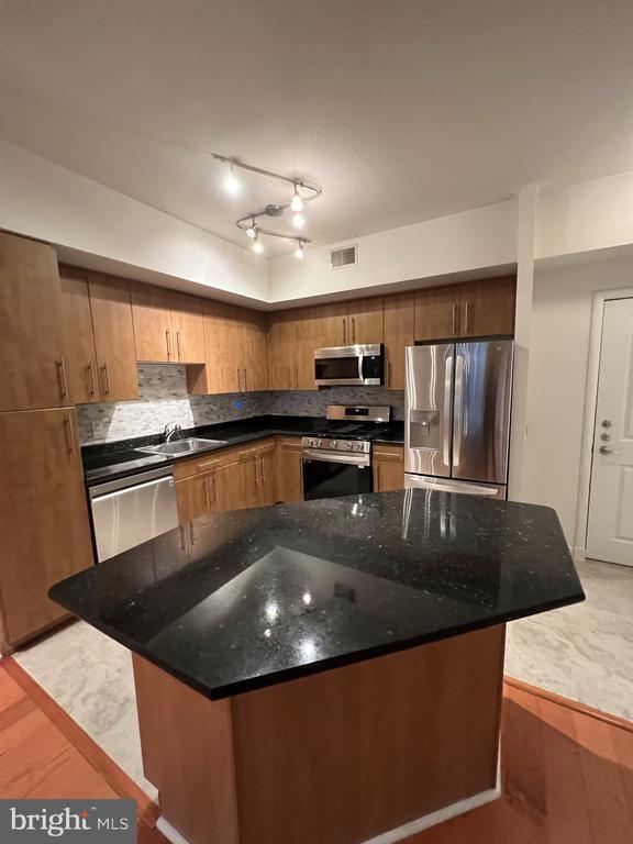 Primary Photo - 1021 N Garfield St