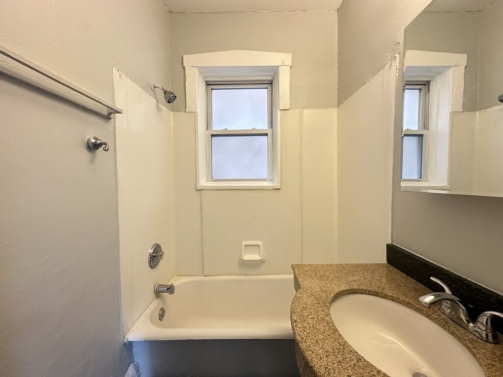Building Photo - 4751 N Monticello Ave