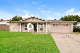 Building Photo - 3 Bedroom Pet-Friendly Home in Fort Worth, TX with Main Street Renewal