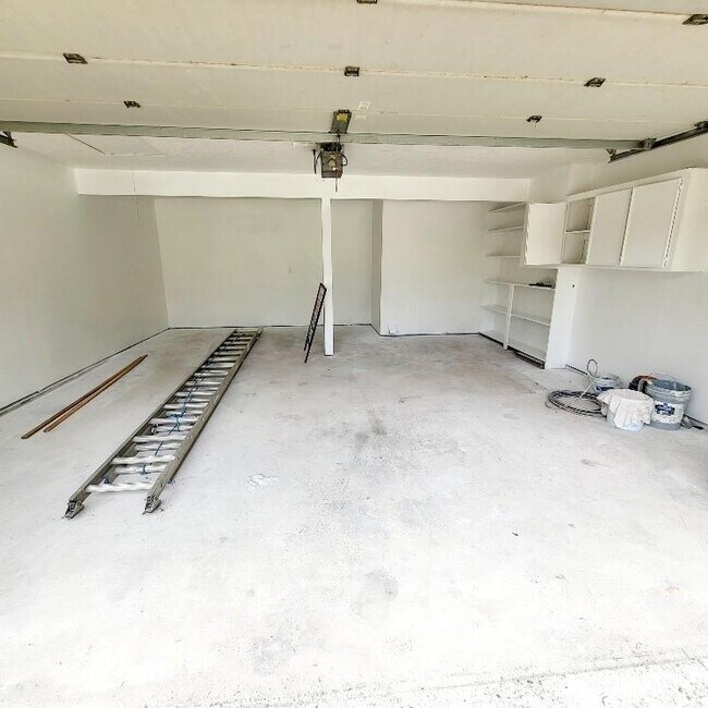 Building Photo - 16430 Clearwater Cir