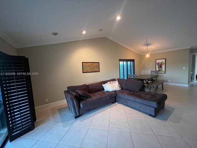 Building Photo - 16233 Laurel Dr