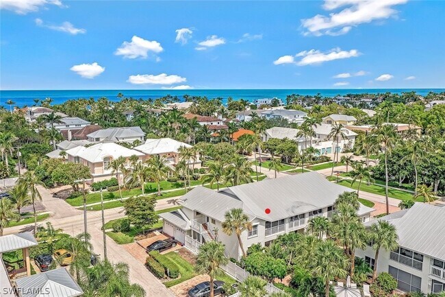 Building Photo - 433 2nd St S