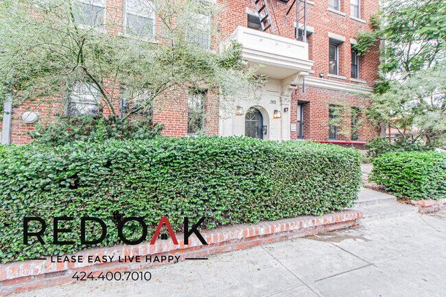 Building Photo - 901 S Ardmore Ave