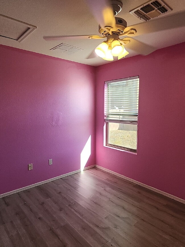 Building Photo - "Charming 3-Bedroom Oasis in Sahuarita - Spacious Living Awaits!"