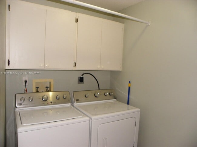 Building Photo - 16318 SW 45th Terrace