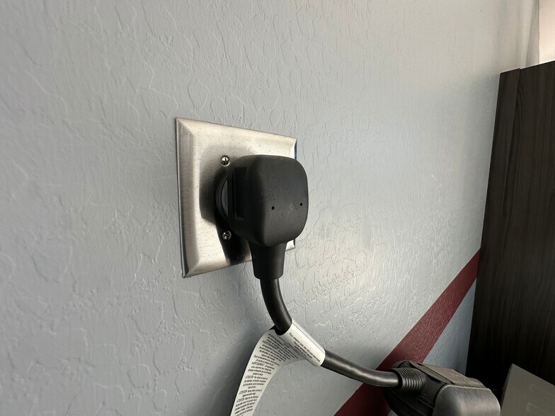 Building Photo - 1140 E Cherrywood Pl