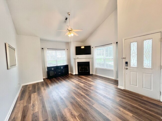Building Photo - **OFFERING RENT PROMOTION FOR FIRST 6 MONTHS** Newly Remodeled 2BD, 2BA Corner Lot Raleigh Townho...