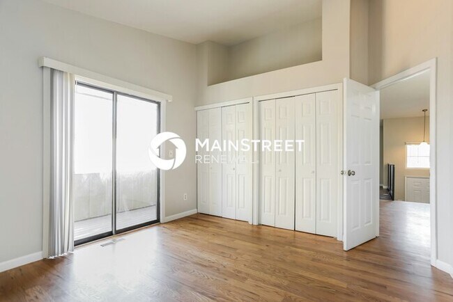 Building Photo - 4 Bedroom Pet-Friendly Home in Denver, CO with Main Street Renewal