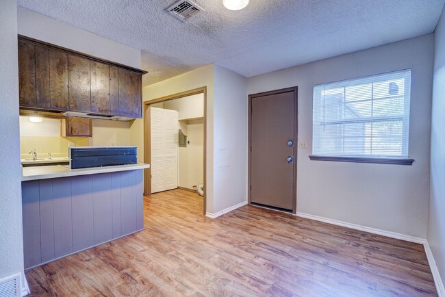 Building Photo - Discover Your New Home: 2-Bedroom Duplex A...