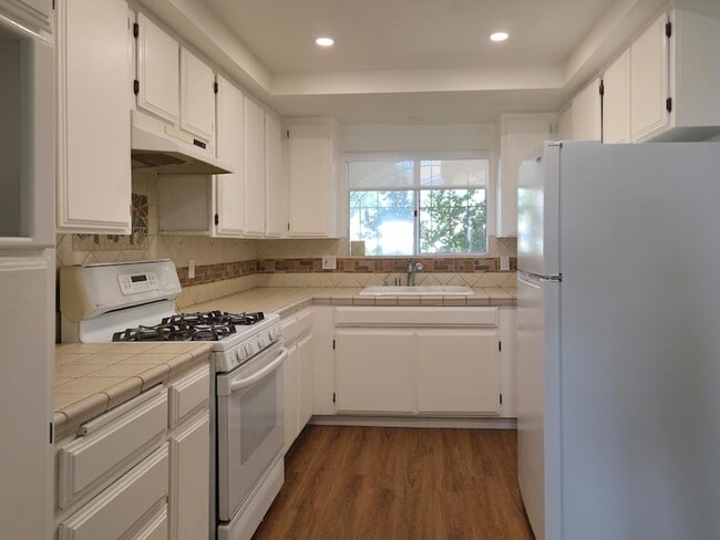 Building Photo - 12800 Avenida Alta Loma