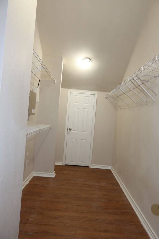 Building Photo - POINTE 360 @ 2222 - Stand Alone 1BD  WITH GARAGE- RESORT POOL - DOG PARK- Rent Special