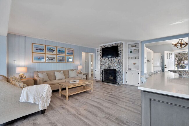 Building Photo - 7 Oak St