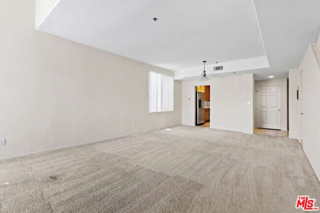 Building Photo - 10790 Rose Ave