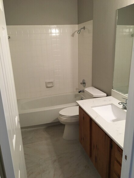 Building Photo - 7806 Doncaster Dr
