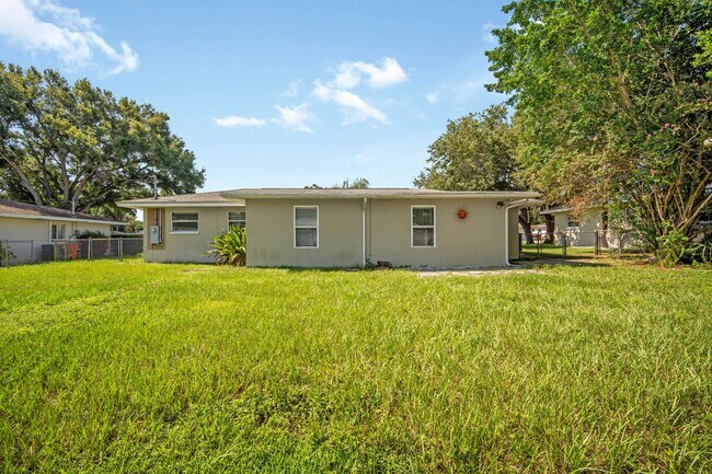 Building Photo - Beautifully Updated Clearwater Home with M...