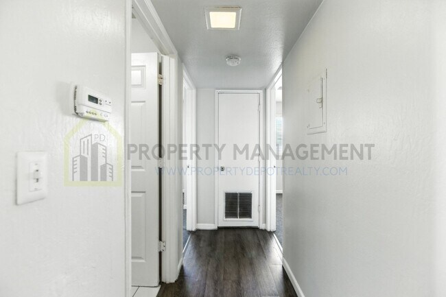 Building Photo - 15th Ave_4Plex