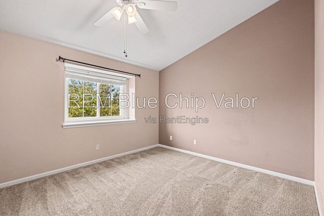 Building Photo - 5290 Bay Pointe Dr