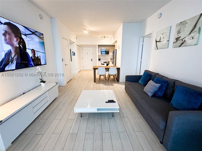 Building Photo - 2600 Hallandale Ave
