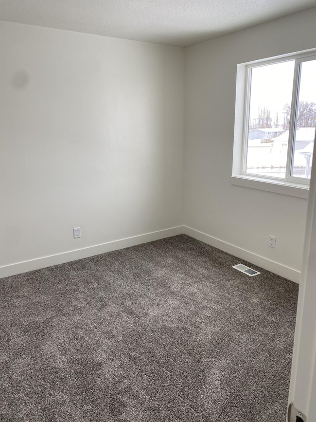 Building Photo - 51 W 440