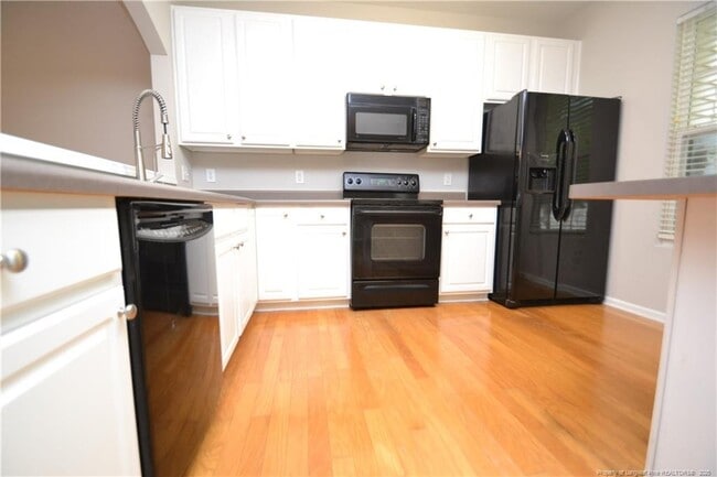 Building Photo - 600 Walnut Woods Dr