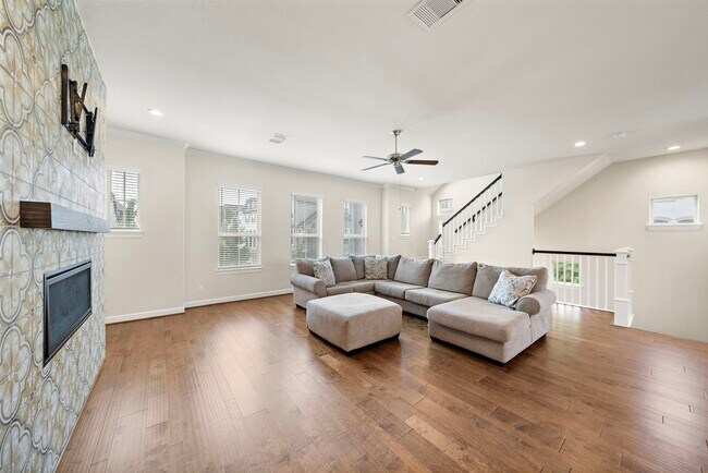 Building Photo - 4003 Centre Valley Ln