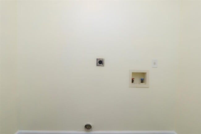 Building Photo - 505 E Applegate Dr