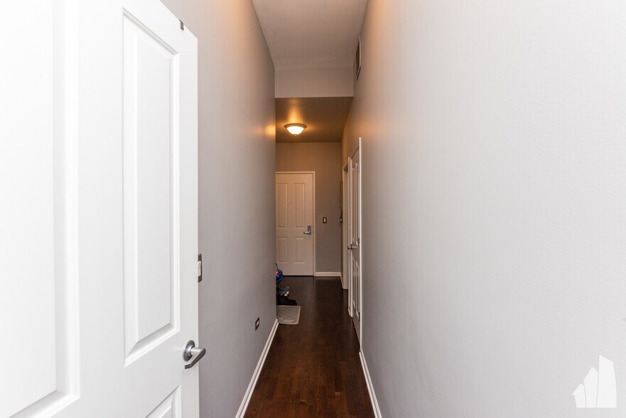 Building Photo - 1464 S MICHIGAN Ave