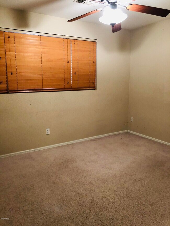 Building Photo - 1266 W Kingbird Dr