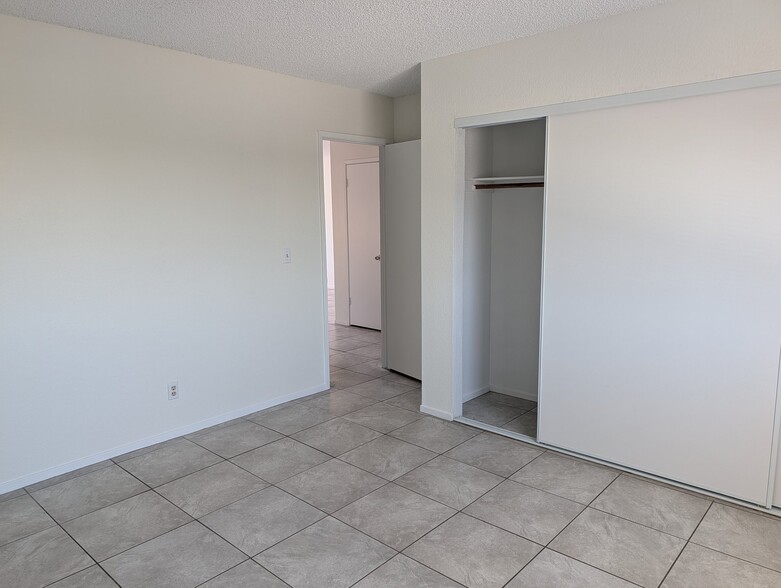 Building Photo - 841 Avenue A